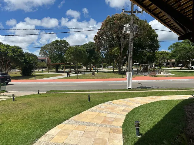 Praça do condomínio vista da frente da casa