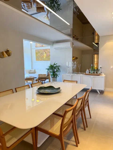 Sala de jantar integrada à sala de estar