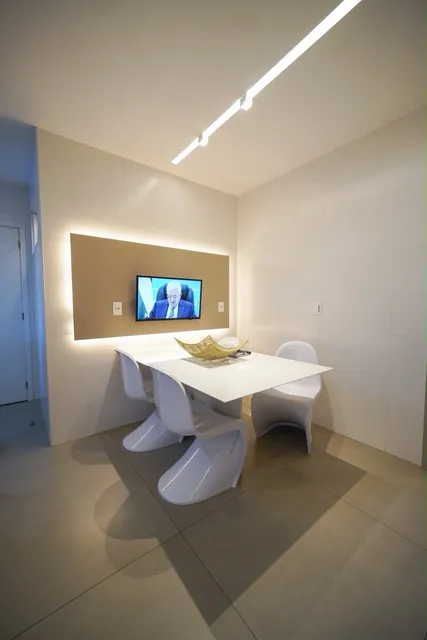 Copa com mesa de refeições