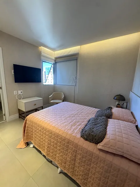 Suíte com TV e poltrona