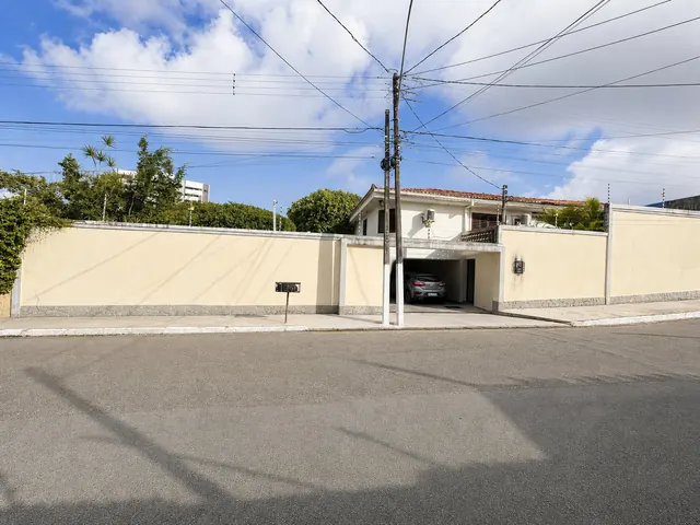 Fachada pela Rua Abelardo Cardoso